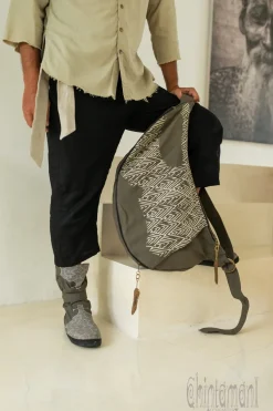 Chintamani Alchemistry Men Crossbody Bag / Dark Gray^ Backpacks & Bags